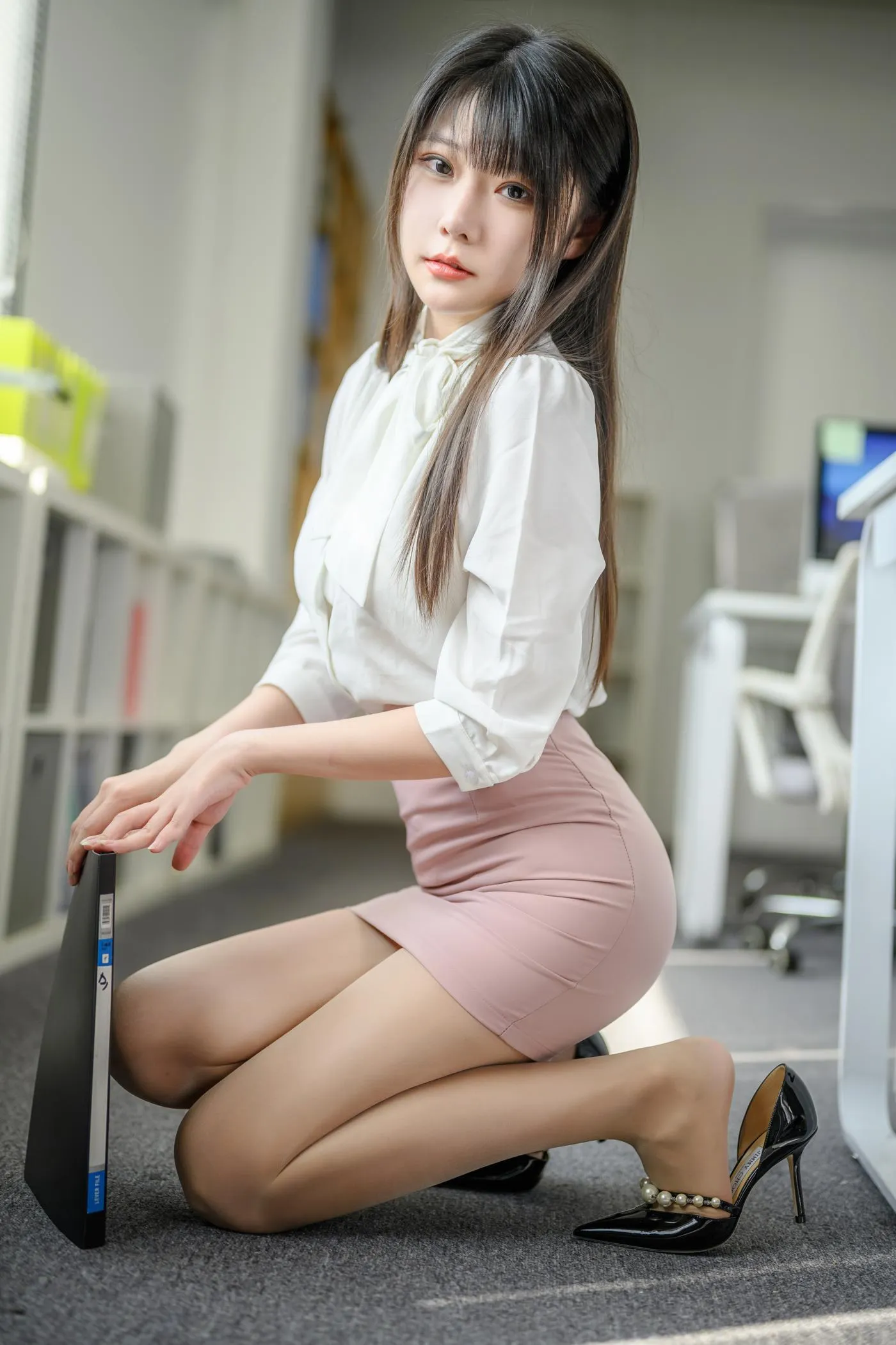 香草喵露露 – NO.52 忙露的职场 粉白裙子 [40P]插图5